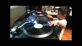 Evan Almighty on the Pioneer DJM-909 PLX1000 with Real Vinyl