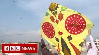 Hundreds defy banned Pakistan kite flying festival - BBC News