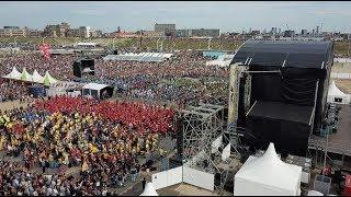 2.000 DRUMMERS ON THE BEACH - FOUR HORIZONS (CONCERT VIDEO)