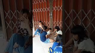 beginilah situasi anak anak desa sedang bermain