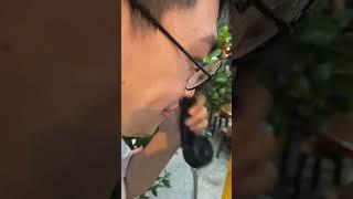 打電話祝福很久沒見的朋友