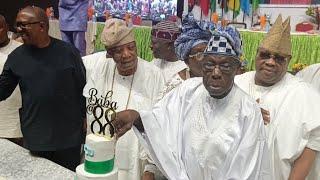 FORMER NIGERIA PRESIDENT CHIEF OLUSEGUN OBASANJO CUT GORGEOUS 88TH YEAR BIRTHDAY CAKE