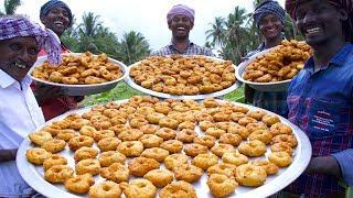 VILLAGE DONUT !!! Tamil Traditional Snacks Ulunthu Vadai | Cooking Crispy Medu Vada Recipe