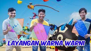 Menerbangkan Layangan Warna Warni