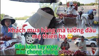 606/khách mua hàng mà tưởng đâu mẹ thiên hạ,bán luôn tay xoay như chong chóng