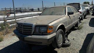 1988 Mercedes-Benz W126 at Junkyard with PERFECT leather seats