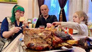 يوم في الجبال مع ليوبا: فخذ العجل في فرن الكاربات، وبيت أرنب جديد