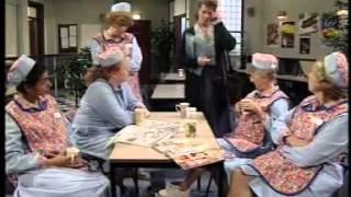 BBC Dinnerladies  S1E1   Monday Comedy)