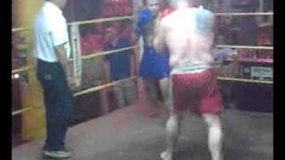 Jason Hobbs knocks out Thai boxer.3gp