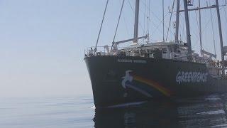 El Rainbow Warrior atraca en Chile por la protección de las aguas del fin del mundo