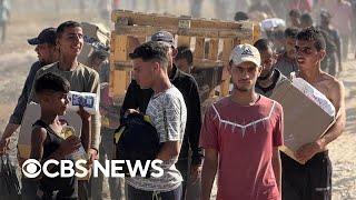 Chaos in Gaza as Palestinians rush for food