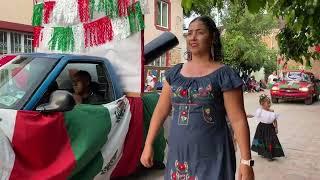 Desfile de carros alegóricos.