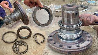 How to Rebuild The Broken Hittachi Excavator Rear Wheel Spindle & Broken Bearing