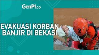 Dramatis, Basarnas Evakuasi Bayi dan Lansia Korban Banjir di Jatiasih Bekasi