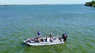 This is the BEST CATFISH RIVER in the COUNTRY!! (So many big fish)