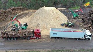 Großaktion Bergbau mit 4500 cbm Hackschnitzel 8 LKW, JENZ Hacker & Fendt 942, JENZ Cobra Großeinsatz