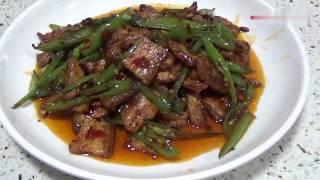 【中国美食制作教程】农家小炒肉，超级下饭，好吃不腻，三碗饭不够，太解馋了