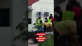 Sampah adlh musuh masyarakat dn mrk para pengangkut sampah berjasa besar...