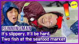 [RUNNINGMAN] It's slippery. It'll be hard.Two fish at the seafood market (ENGSUB)