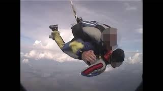 Tandem Skydive FAIL!  Tandem skydive gone wrong!  Instructor forgets to fully attach student!