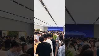 9/21日下午苹果新机发售的第二日，厦门苹果店人气爆棚