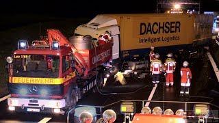 -- SCHWERER LKW-UNFALL AUF DER A8 -- [Dieseltank aufgerissen | Umwelteinsatz] - Feuerwehr Leonberg -