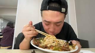 新疆老牌子过油肉拌面，20年只做二种拌面，25元一盘肉太良心 碱泉街锦泉拌面，良心过油肉菜多肉量足，和我93年吃的老味道一样，25这样的拌面很少了#抖音美食推荐官 #乌鲁木齐探店 #乌鲁木齐过油肉拌面