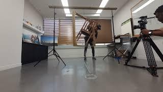 Made by RockyByun. Balancing a chair on a swinging frame. 변남석이 발견한 흔들리는 프레임에 의자 균형잡기.