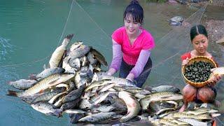 Two orphan sisters specialize in trapping fish for a living | Em Tên Toan