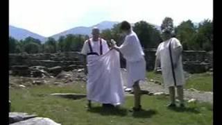 Nova Roma - How to drap a Roman toga.