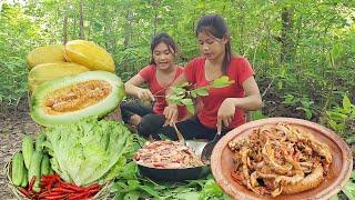 Honeydew melon and pork intestine spicy braised for food - Survival cooking in forest