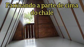 Fazendo faxina na parte de cima do chalézinho