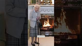 ÚLTIMA FOTO BIZARRA DA RAINHA ELIZABETH 