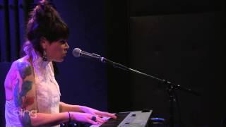 Beth Hart - Leave the Light On (Bing Lounge)