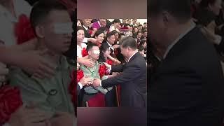 这一幕，致敬！在全国自强模范暨助残先进表彰大会上，排雷英雄杜富国向习近平总书记敬上特殊军礼！#习近平 #習近平
