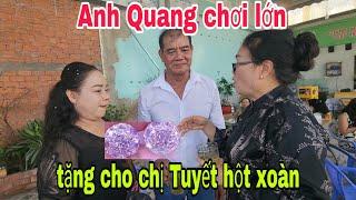 Quá bất ngờ với anh Quang cưới chi Tuyết  tặng  1 đeo bông hột xoàn #tiensongnuoc