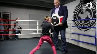 World Champion Nikolai Valuev checks Evnika's blows