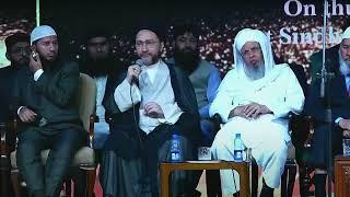 Allama Shahensha Naqvi shb Dr. Zakir Naik ko khush Amdid kehty huay.