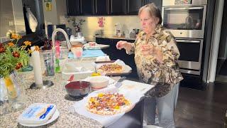 Mama Nina face Pizza Americană cu Tata AurelAu apărut in peisaj Andreea, Dylan și Gabe