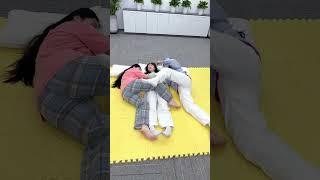 睡觉的正确姿势，哈哈 #办公室搞笑 #真会玩系列 #意想不到的结局