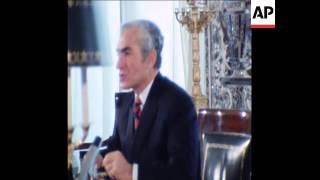 SYND 25/01/71 THE SHAH OF IRAN ISSUES A WARNING