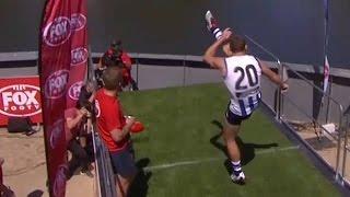 Drew Petrie wins Longest Kick (Fox Footy)