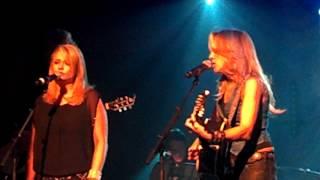 Sheryl Crow & Miranda Lambert - "Strong Enough" @ Country Radio Seminar (26 Feb 2013)