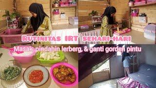 Rutinitas IRT sehari-hari di rumah kayu sederhana || masak, pindahin lerberg, ganti gorden pintu