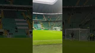 Kasper Schmeichel warms up before Celtic v St Mirren 5/1/2025 #tourism #football #celticfc