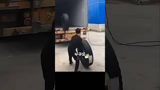 타이어 하나 실었을 뿐인데... 이 남자, 천재입니다!