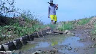 a Lot Fish On Boat on Dry Season | Finding Fish in Secret Mud Hole on Dry Season