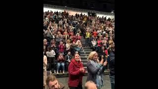 Standing Ovations für Sucharit Bhakdi bei einem Vortrag von Daniele Ganser in Kiel am 08.03.2023