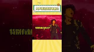大声转话筒好有魅力，简简单单一个动作就想让人喊老公了#daesung  #kpop