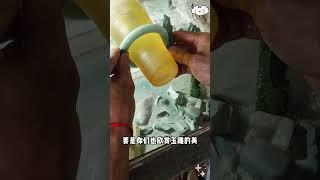 凝翠成诗，方寸之间见天地春秋 #翡翠 #翡翠珠宝 #翡翠雕刻 #翡翠玉石